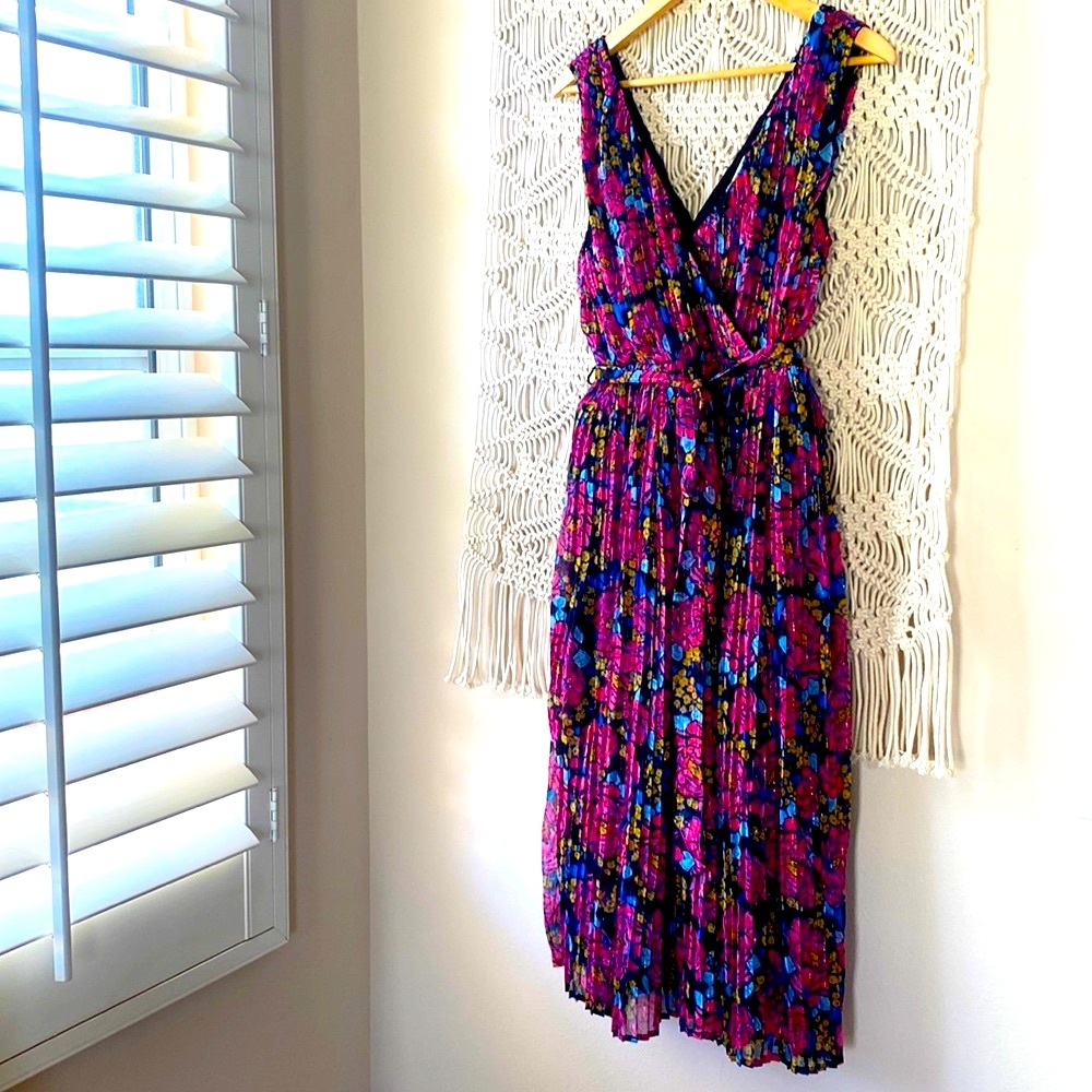 ModCloth floral sleeveless midi dress W/belt and gold assets sz Medium